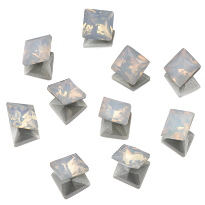 CRYSTALS - POINTED BACK - Square 4mm/6mm